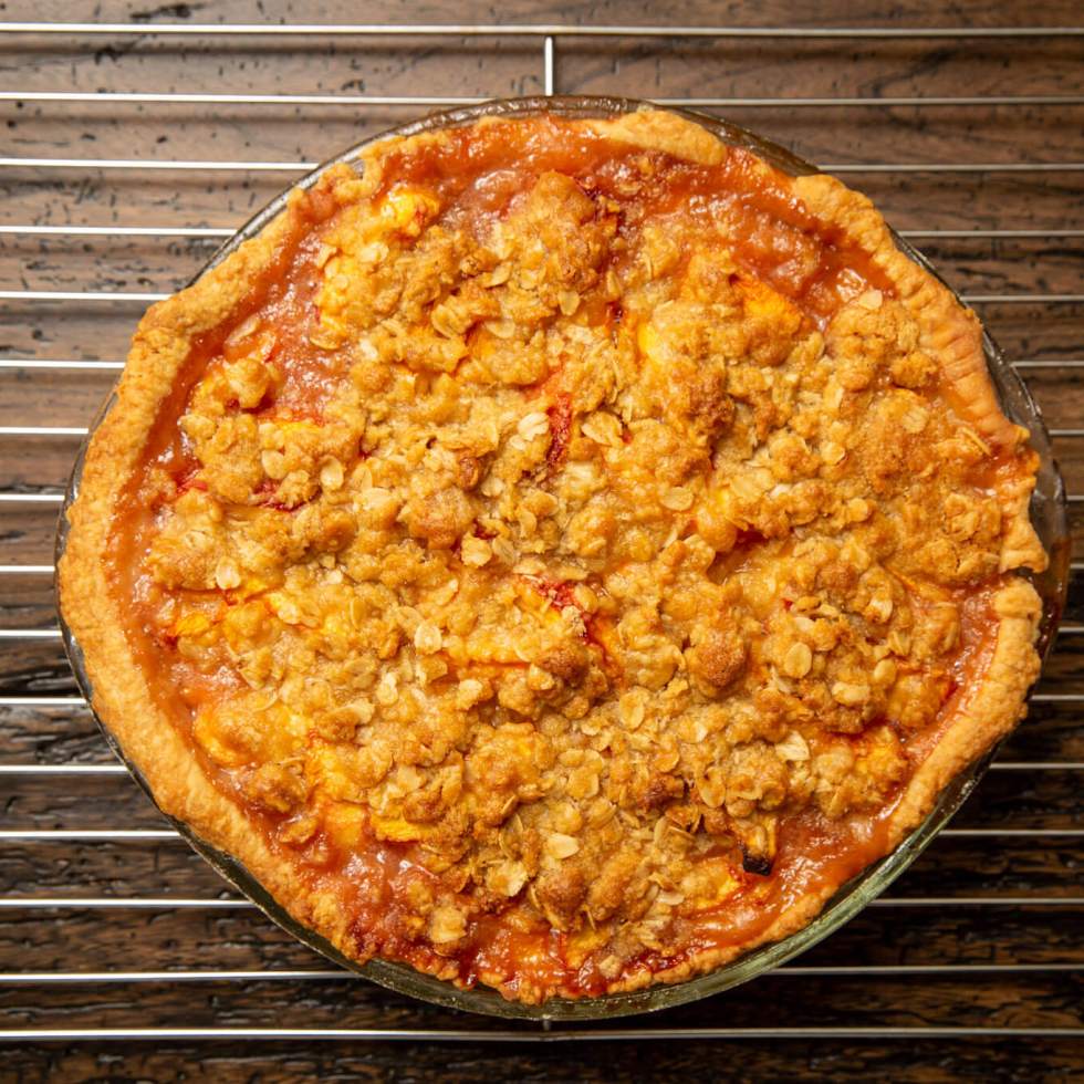 Peach crumble pie