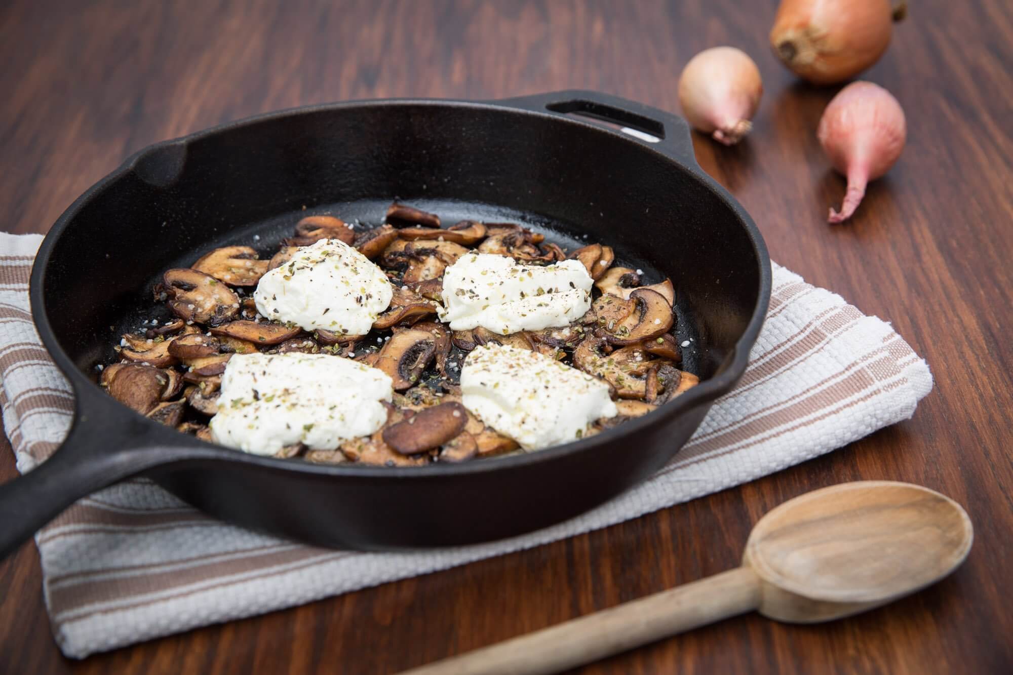 Broiled mushrooms with goat cheese