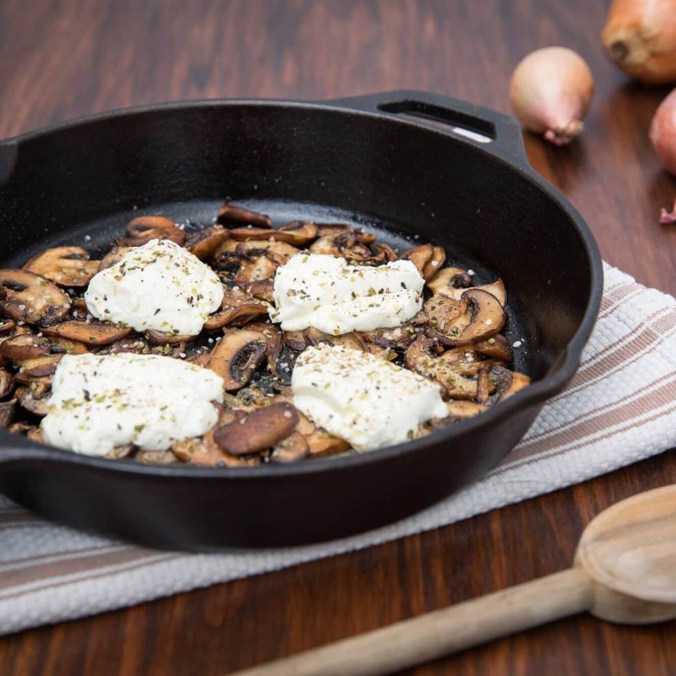 Broiled mushrooms with goat cheese