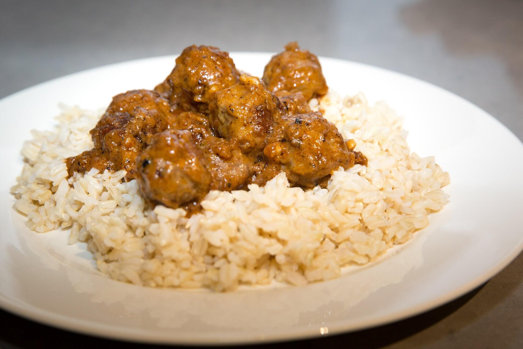 Meatballs in peanut curry sauce