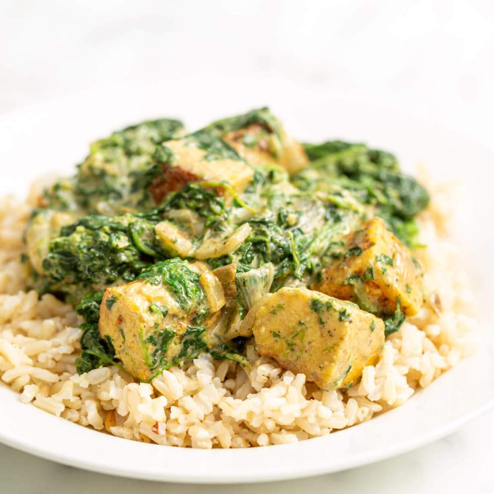 Vegan saag tempeh on brown rice