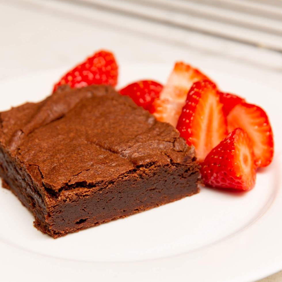 Chewy chocolate brownies with fresh strawberries